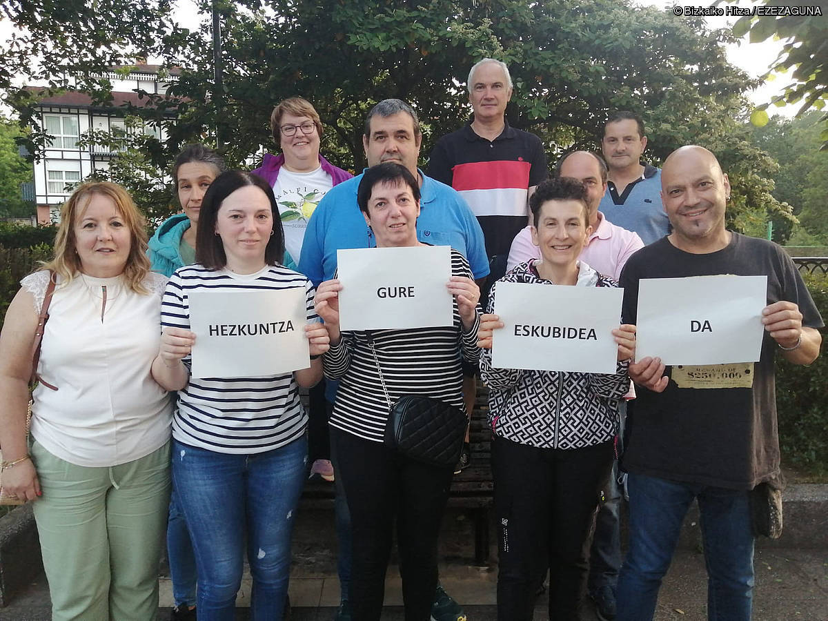 Balmasedako institutura joateko garraio publikoa eskatu dute