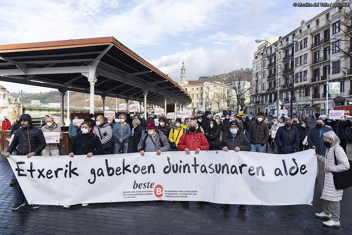 Bilbon etxegabe bat hil dela salatu dute hainbat eragilek