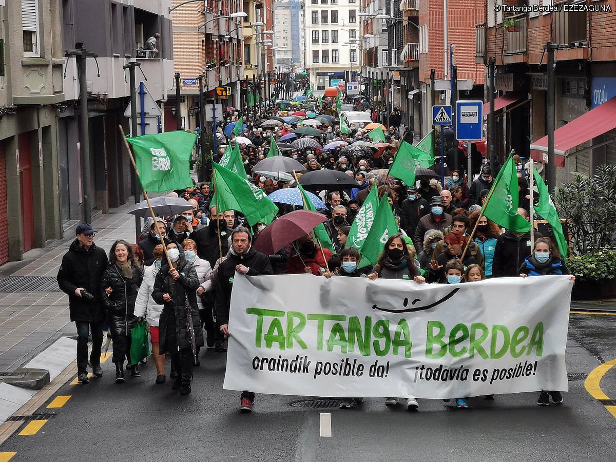 Tartangako lanak geldiarazteko garaiz daudela uste dute Erandion